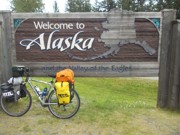 Alaska, la ultima frontera y hogar del aguila real americana.
