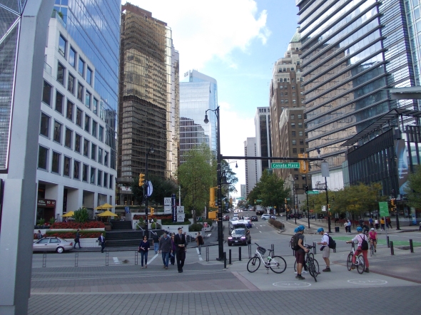 Vancouver es una de las ciudades con mas alto nivel de vida y paraiso para ciclistas, se puede ir por todas partes sin restricciones.